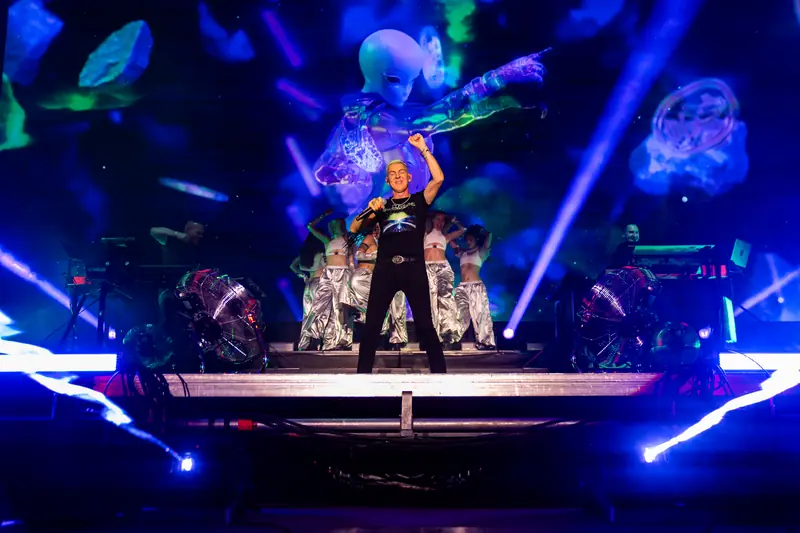Světelná show na hlavním pódiu